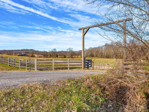 2564 New Hwy #7, Santa Fe, TN 38482