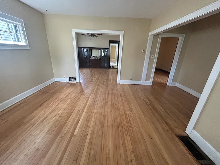 3321 N Bartlett Ave — Photo 2