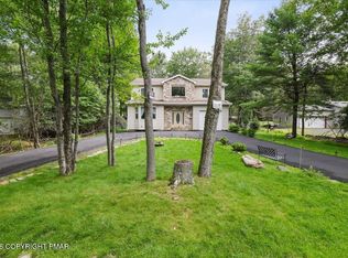122 Tamarack Trl, Pocono Summit, PA 18346