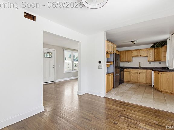 5th image of 21934 Linwood Ave