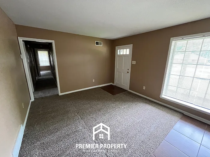 2049 Pennel Cv — Photo 2