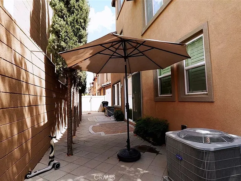 103 Cambria Ct — Photo 4