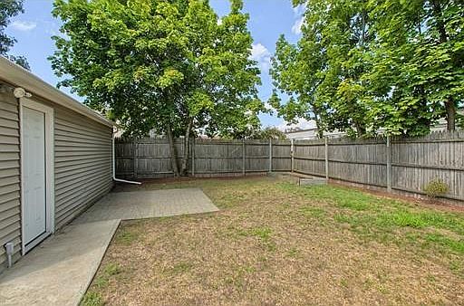 4th image of 12 Oakwood Ave