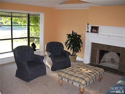 5th image of 953 Davis St