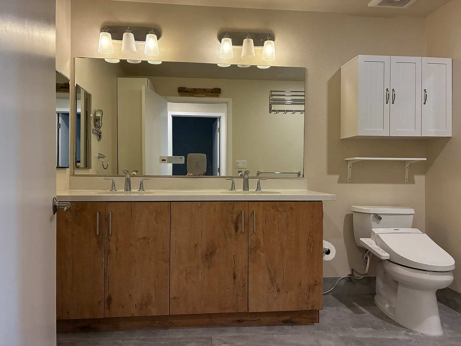 2 bed, 920 sqft, $3,185 — Photo 3