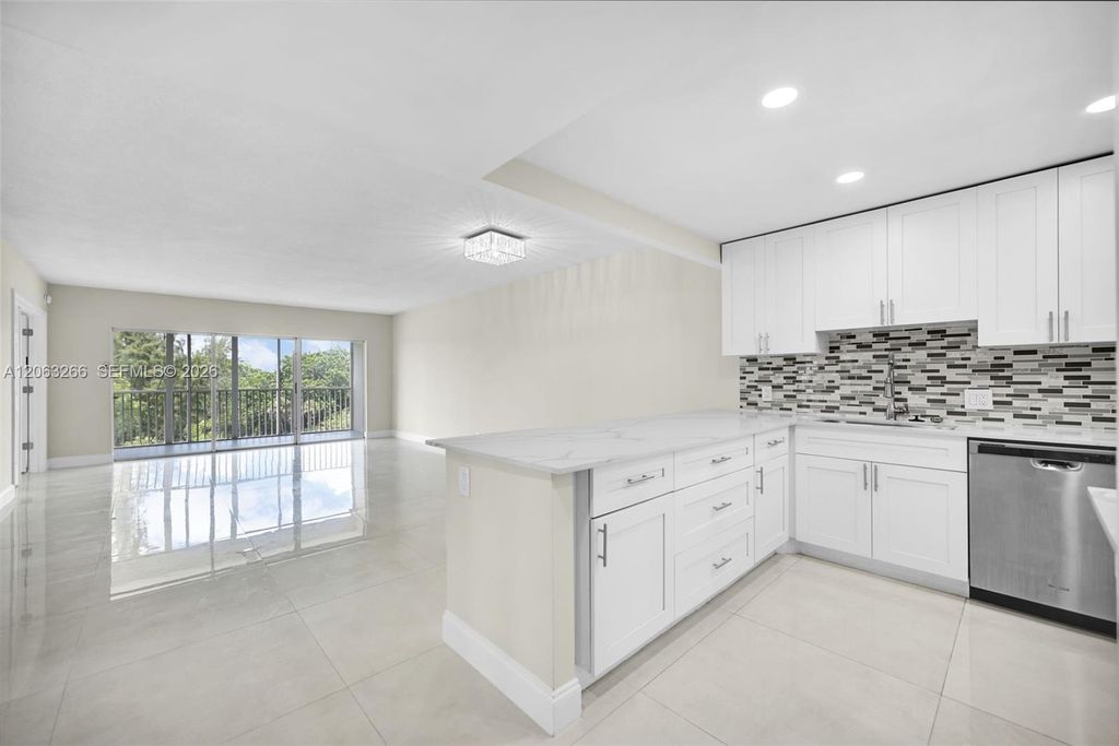 3200 N Palm Aire Dr APT 610, photo 8