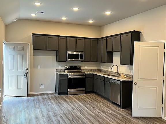 4th image of 11521 Persimmon St