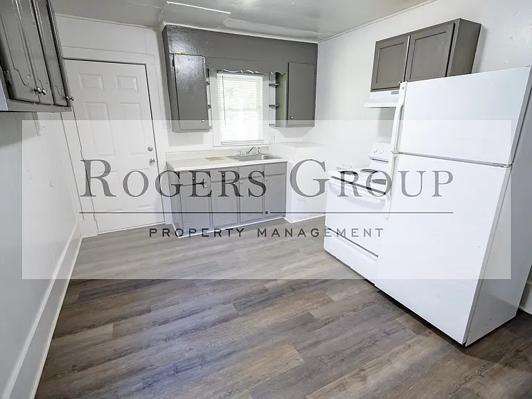 758 David St — Photo 2
