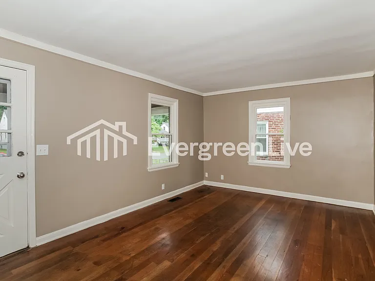 6923 Gloria Dr — Photo 3