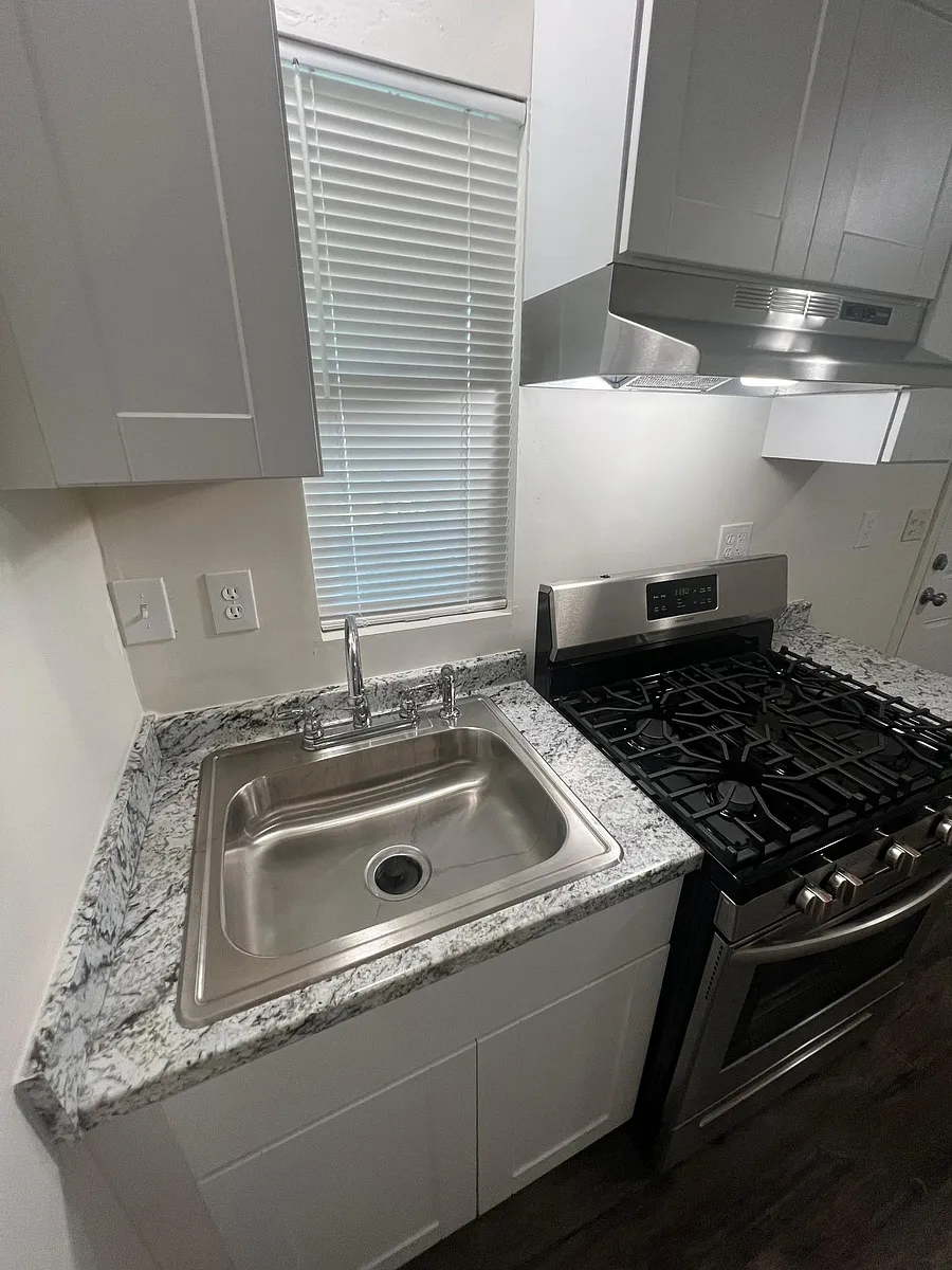 Building Photo - 275 E Edgemont Dr #B