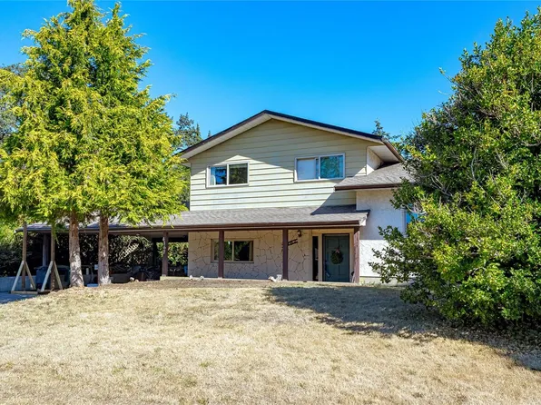 4167 Thornhill Cres, Saanich, BC V8N 5E6