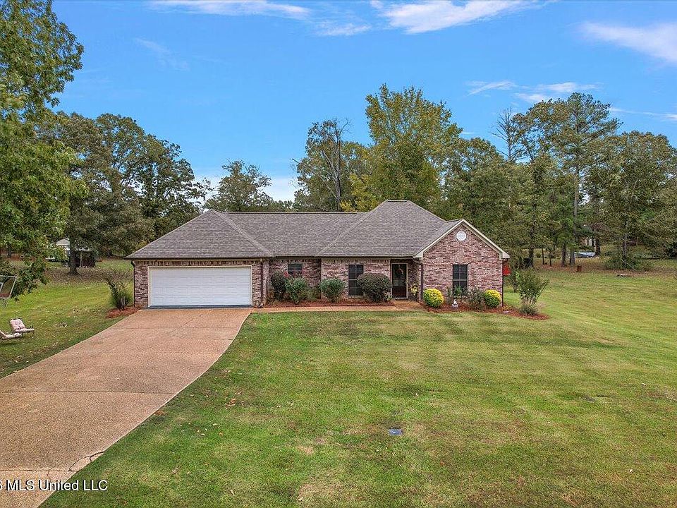 1st image of 724 Forest Woods Dr