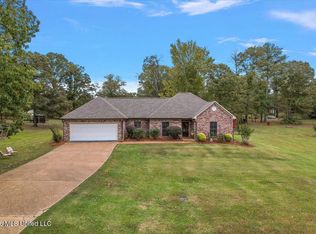 724 Forest Woods Dr, Byram, MS 39272