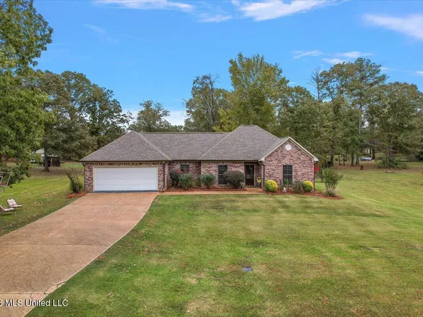 724 Forest Woods Dr, Byram, MS 39272