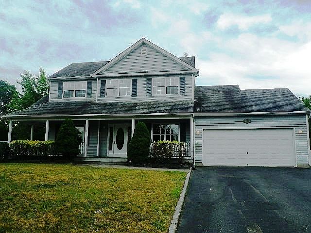 1st image of 10 Emily Ct