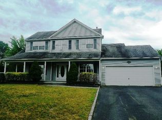 10 Emily Ct, Moriches, NY 11955