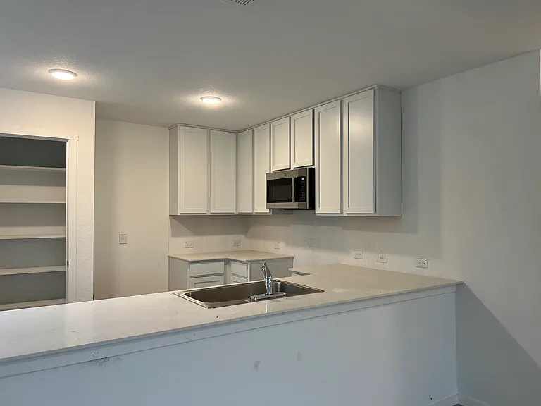 1710 Charlie Cv — Photo 15