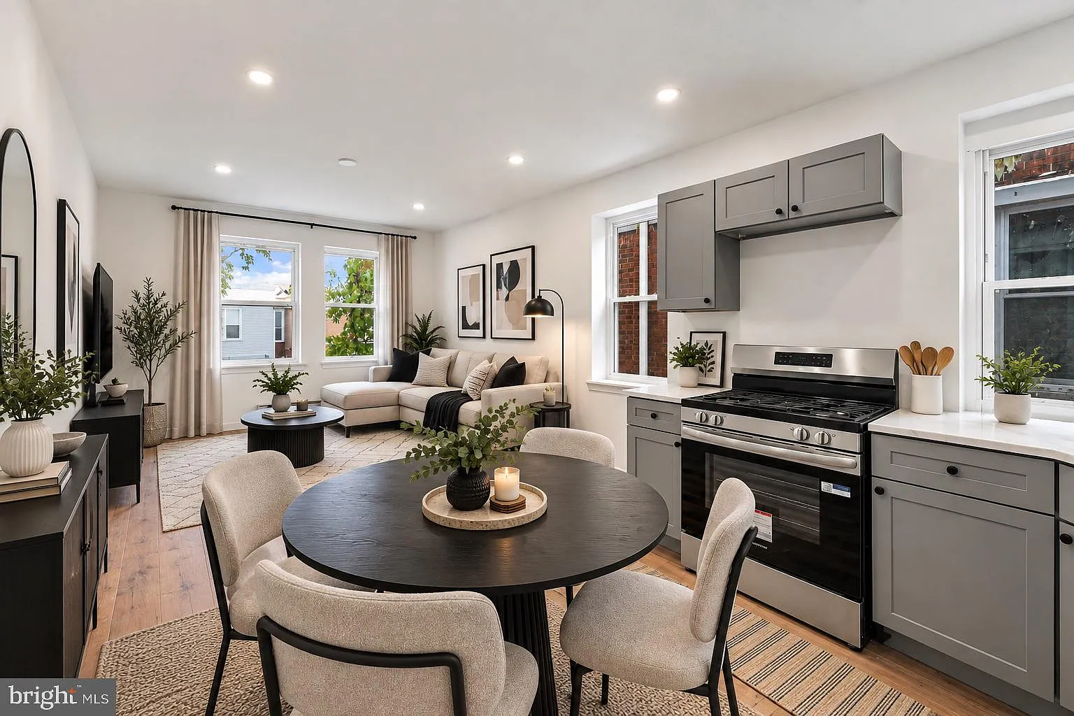 2 bed, 1.0 bath, 650 sqft, $1,600 — Photo 1