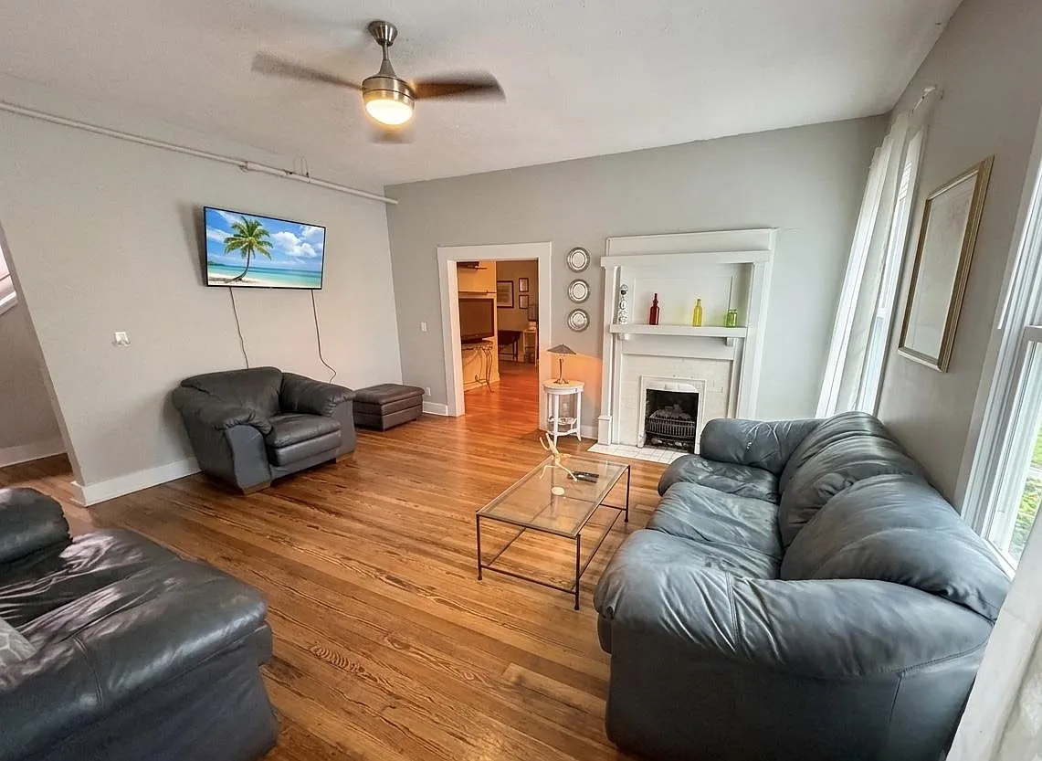 4 bed, 4.0 bath, 3800 sqft, $633 — Photo 3