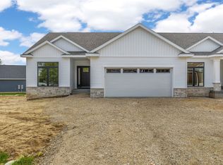 5700 Meadow Grass Cir SE, Cedar Rapids, IA 52403