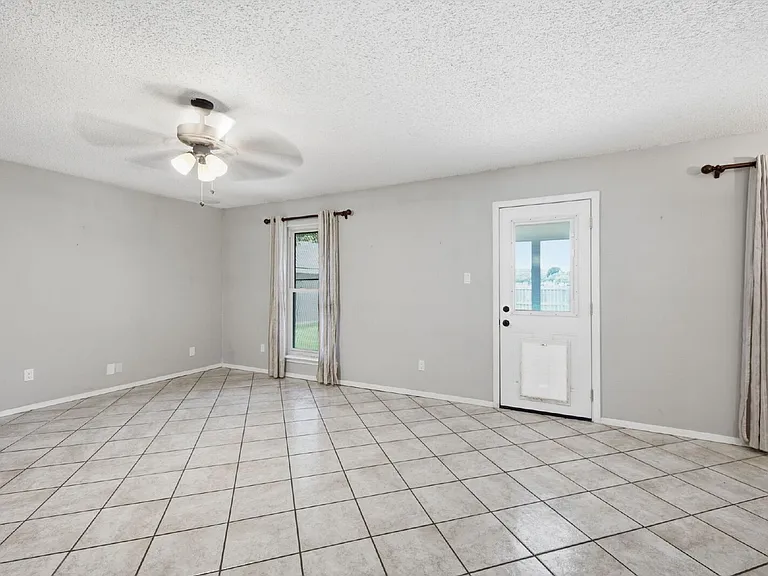 525 Parkview Dr — Photo 8