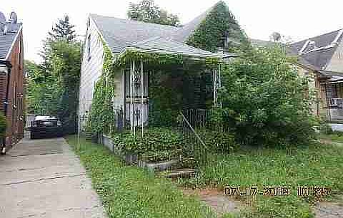 9582 Woodmont