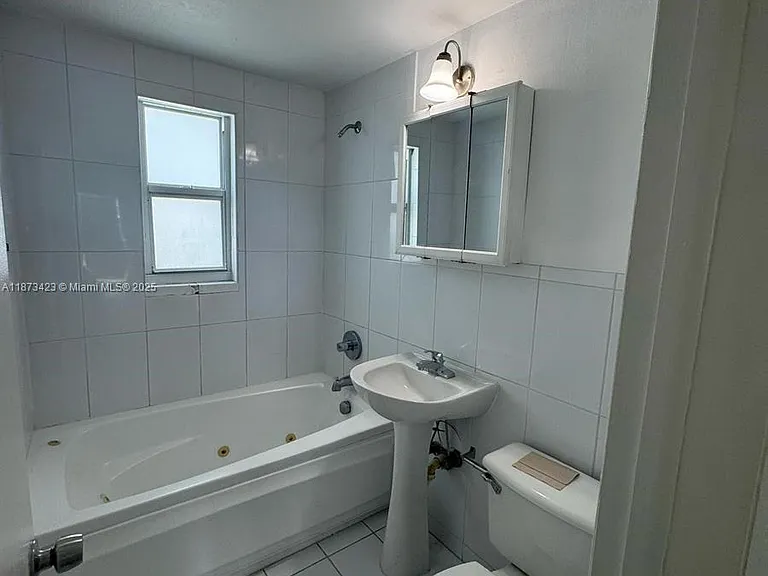 7207 Bay Dr #6 — Photo 4