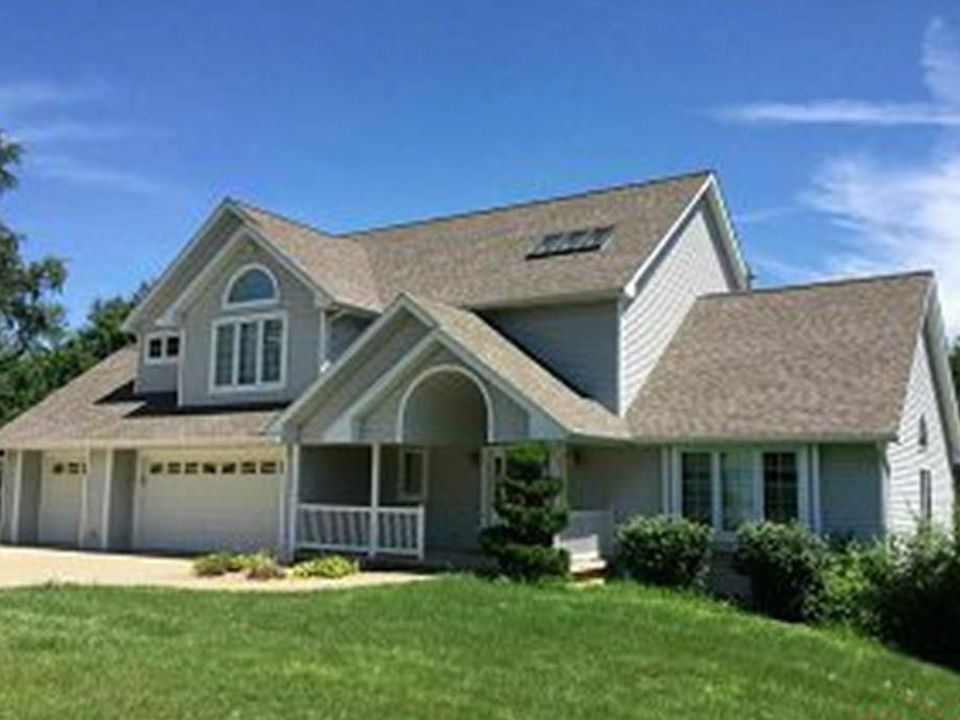 1st image of 3085 Hickory Dr NE
