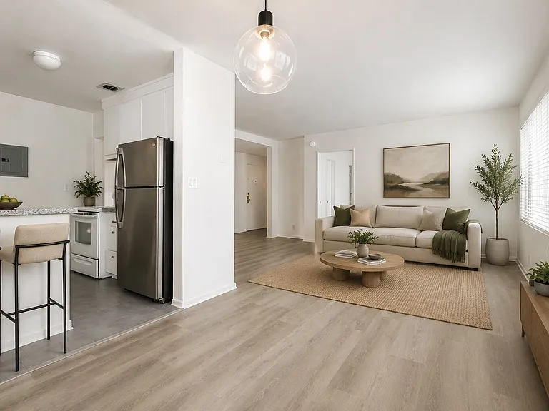 1010 S Bedford St #103 — Photo 3