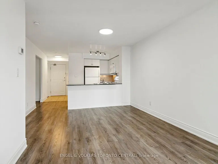 19 Barberry Pl #711 — Photo 19