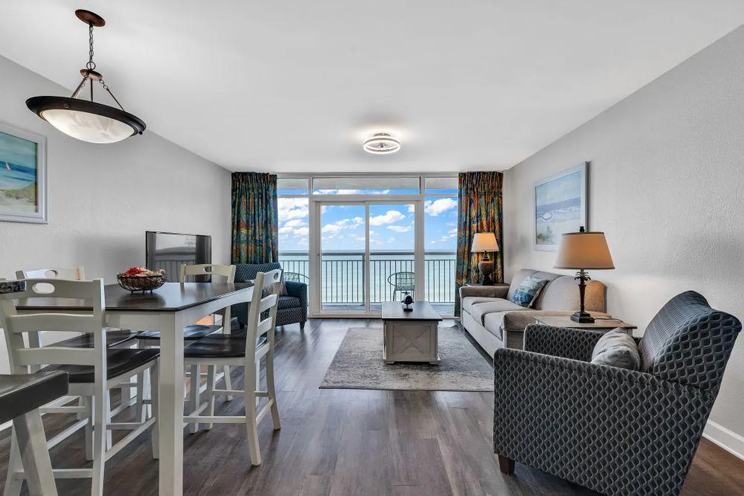 1 bed, 1.0 bath, 624 sqft, $3,103 — Photo 2