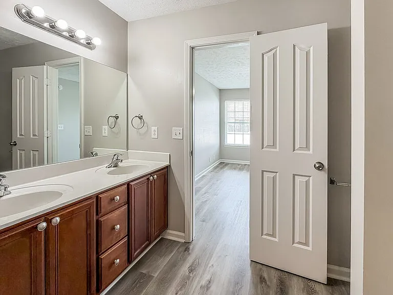 2116 Cason Trl — Photo 9
