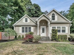 396 S Little Tor Rd, New City, NY 10956