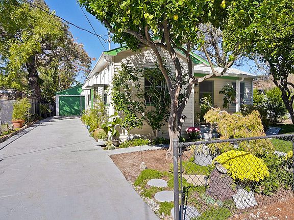 4th image of 444 Oak Ave