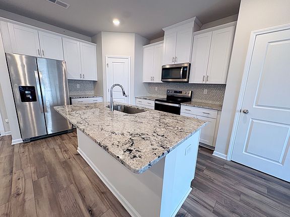 4th image of 1070 Plumcrest Dr