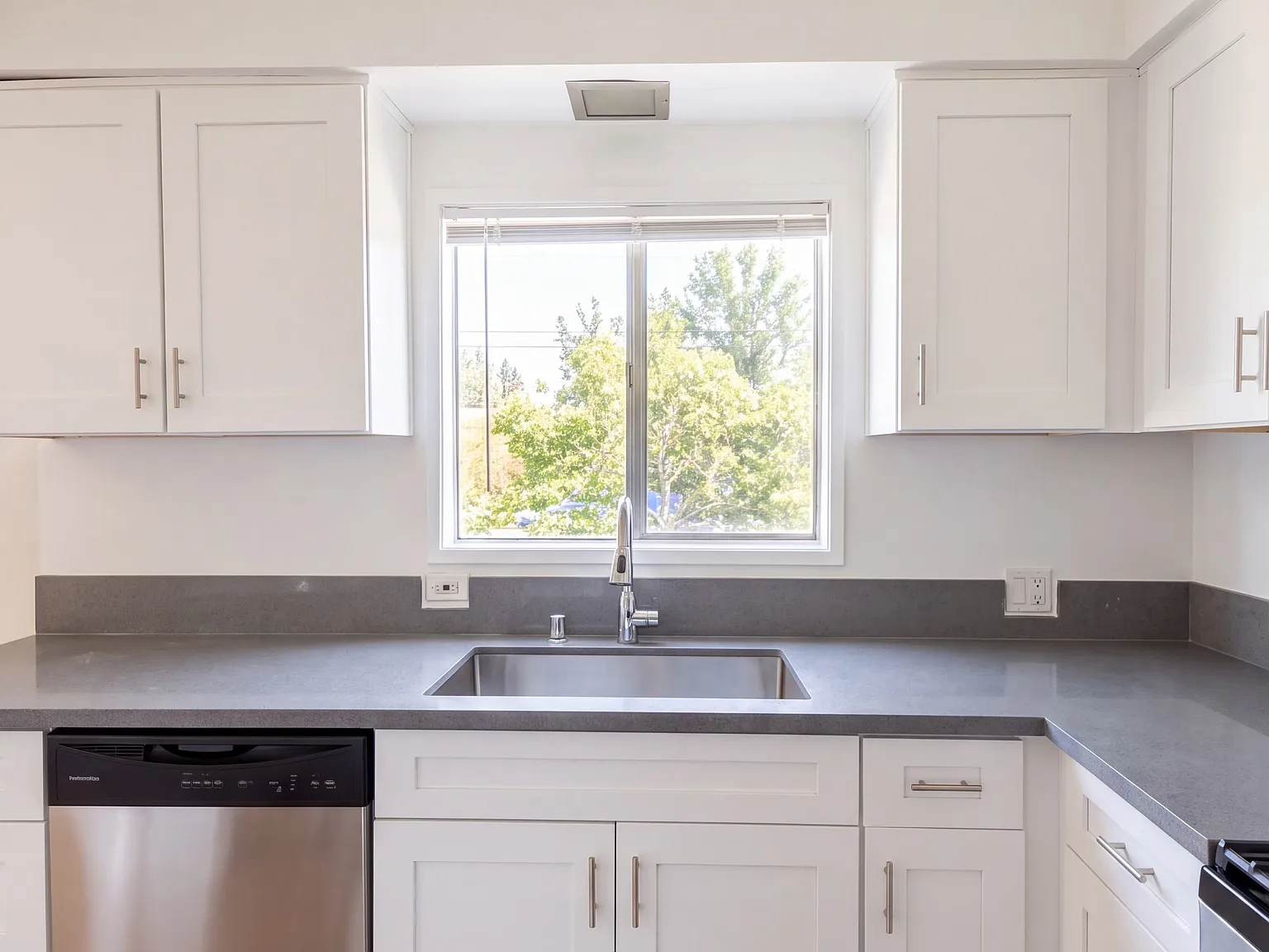 1 bed, 900 sqft, $1,995 — Photo 1