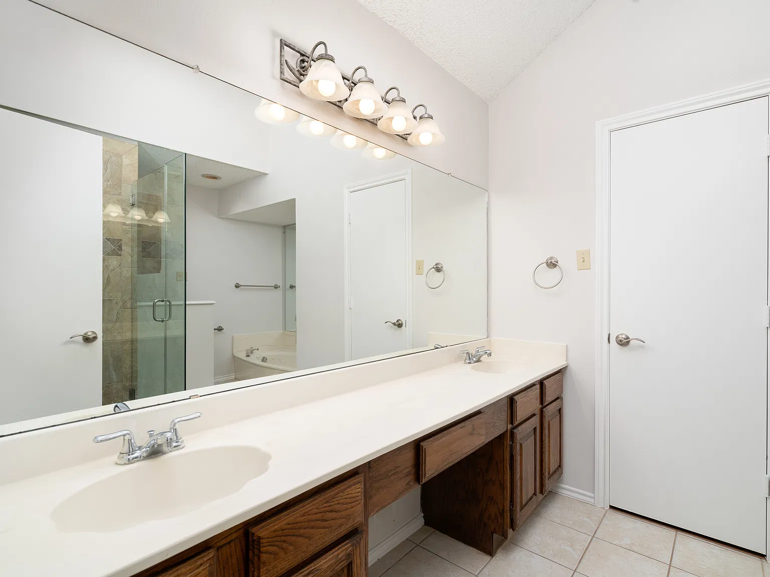 3 bed, 1454 sqft, $2,350 — Photo 4