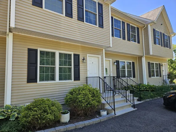 814 South St #C, Highland, NY 12528