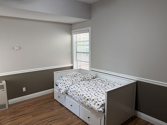 2nd image of 165 Chestnut St Room 3