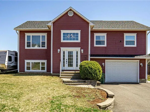 4 McConnell St, Oromocto, NB E2V 0J1