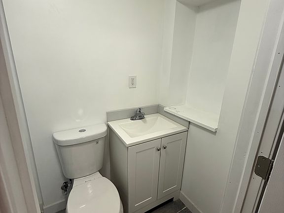 4th image of 3300 Chestnut Ave