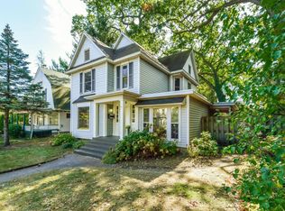 1206 Lake Dr SE, Grand Rapids, MI 49506