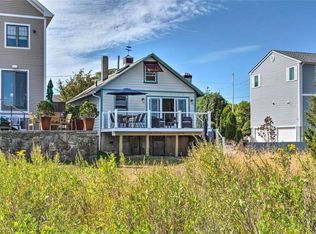 21 Mount View Rd, Portsmouth, RI 02871