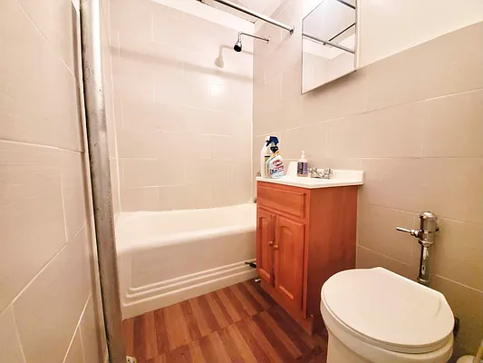 Rented by Delmark Realty LLC | media 5