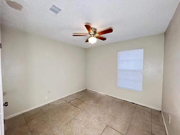 1087 Old South Dr — Photo 5