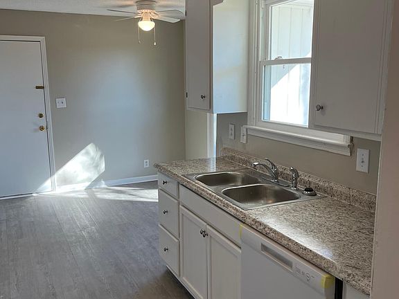 4th image of 211 Sewell Dr