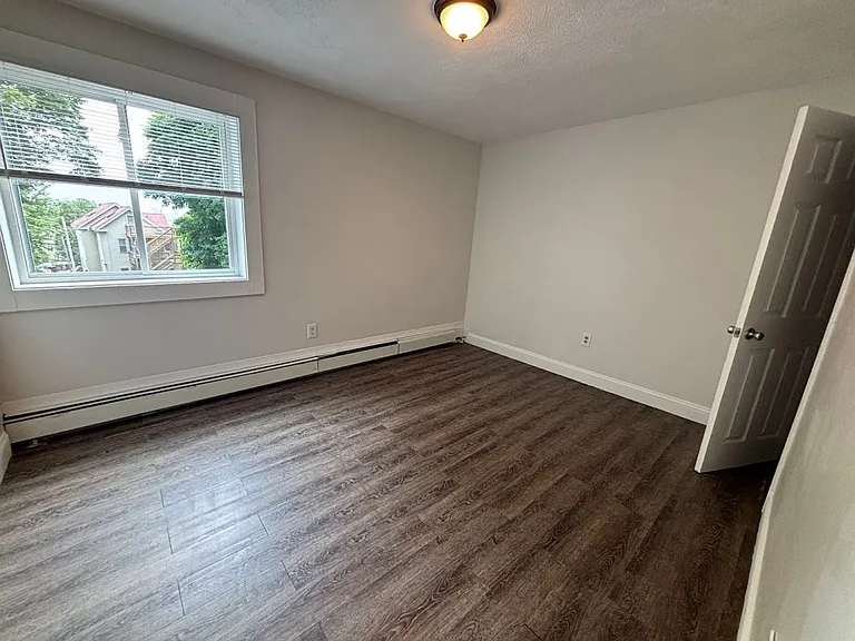 Harvard Street Apartments — Photo 16