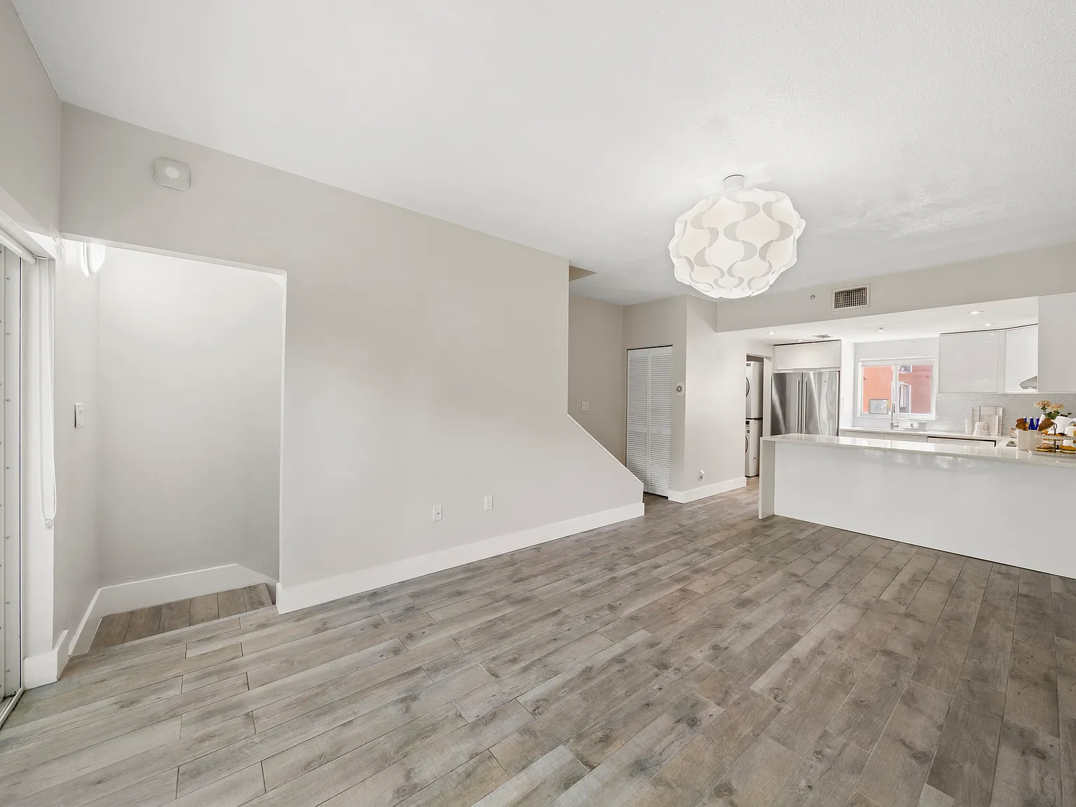 2 bed, 1200 sqft, $3,675 — Photo 3