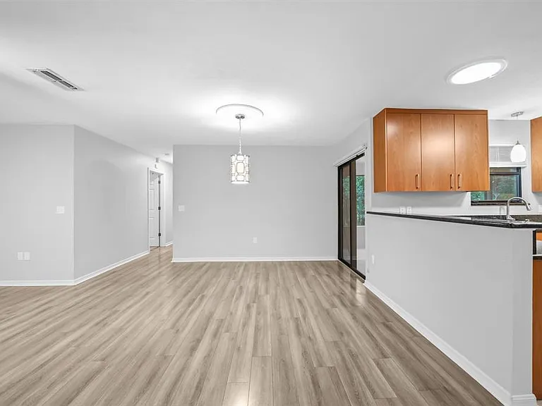8025 SW 47th Ct — Photo 10