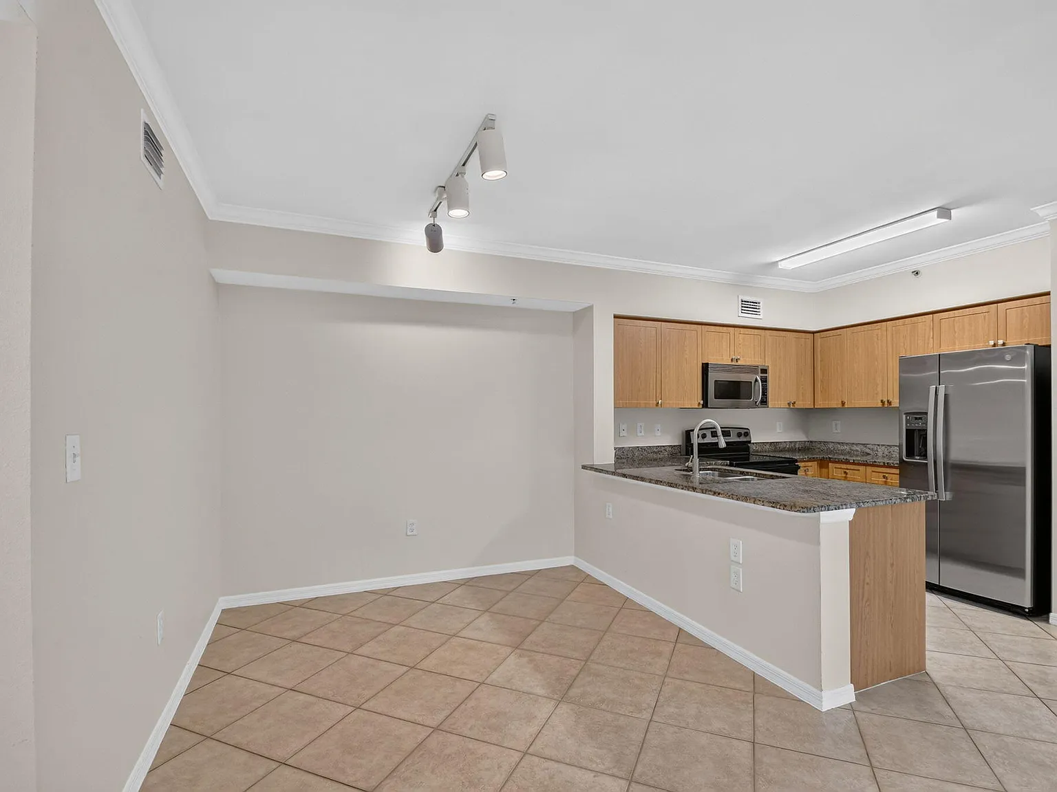 3 bed, 2.0 bath, 1493 sqft, $2,750 — Photo 3